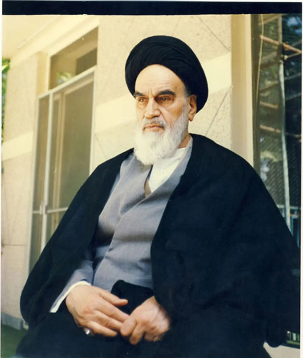 امام‌خمینی(ره) چه گروه‌هایی را از ورود به عرصه "سیاست" منع کرد؟