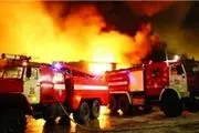 آتش‌سوزی گسترده در کارخانه قیرسازی