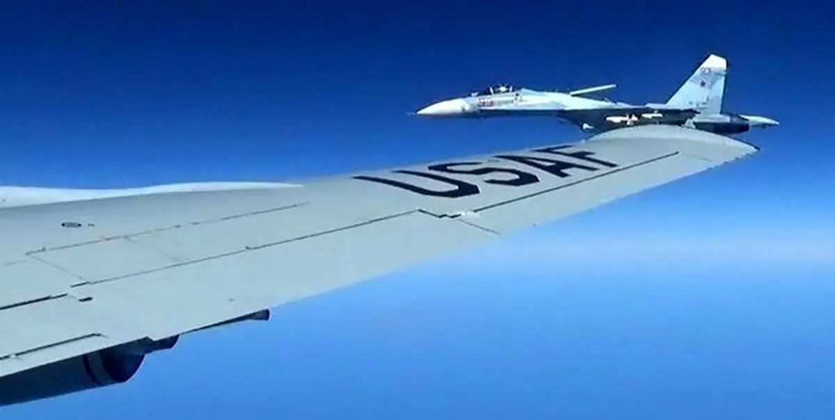 بمب‌افکن آمریکا توسط  جنگنده روسی  رهگیری شد