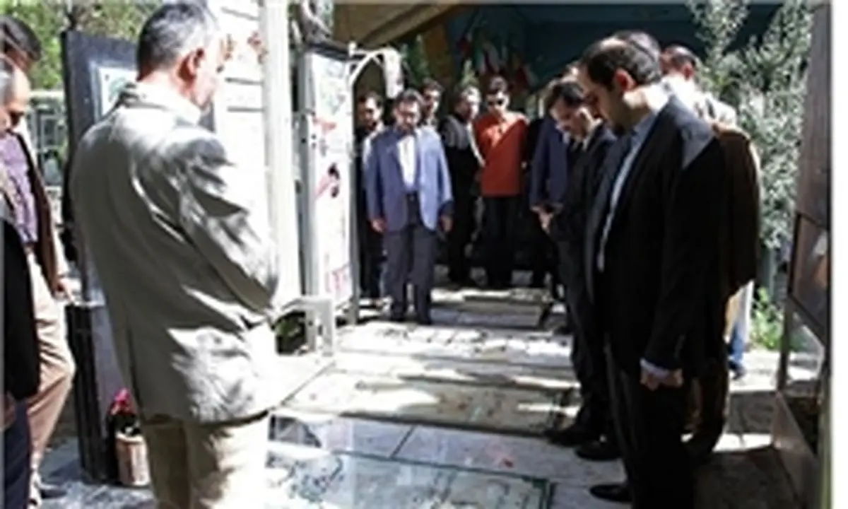 هنرمندان بر مزار شهید آوینی حاضر شدند