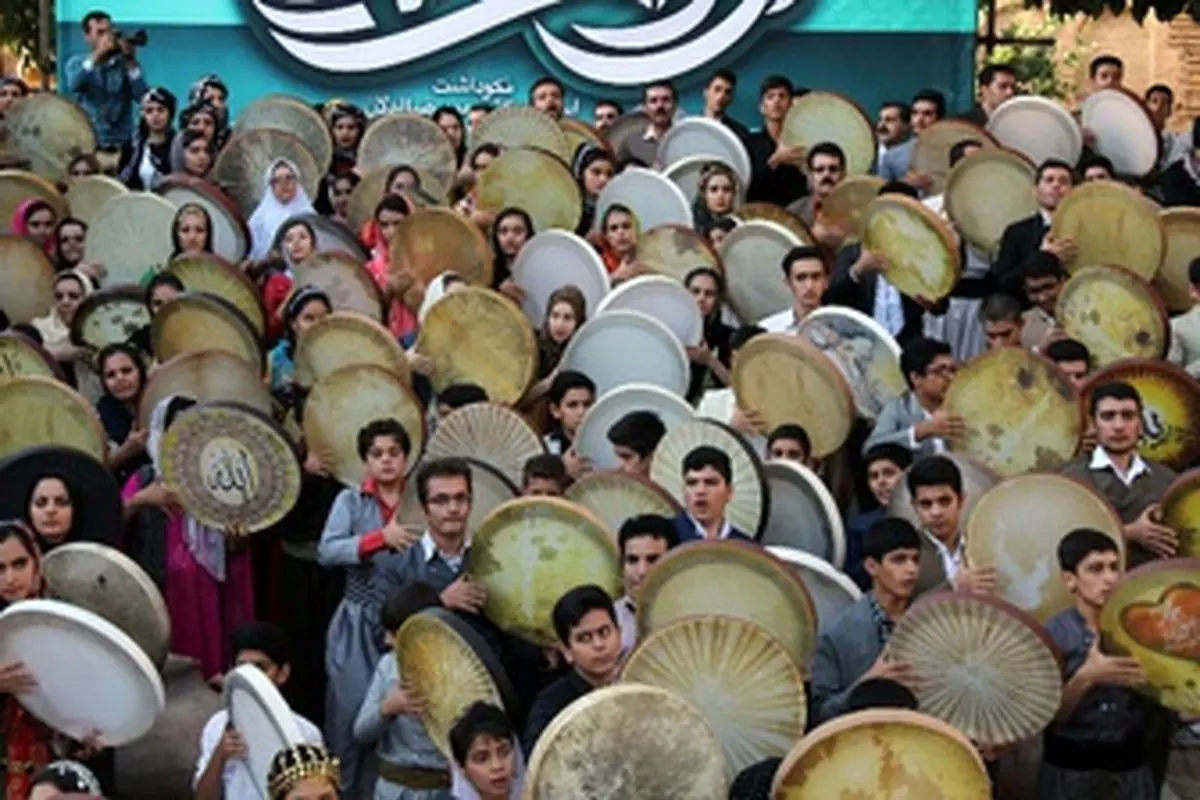 گروه دف نوازی نوای رحمت کردستان عنوان برتر جشنواره اقوام را کسب کرد 