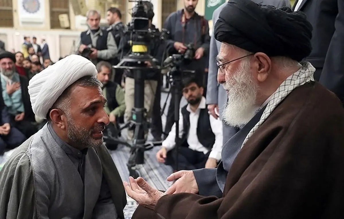 روایت ویژه از گفتوگوی چند دقیقهای یک شاعر با رهبر انقلاب