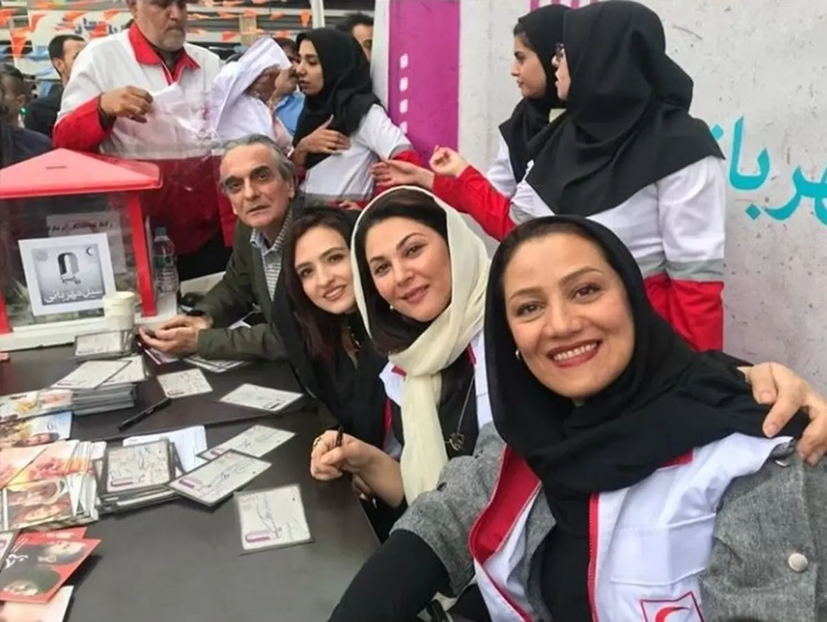 حضور چهره ها در سیل مهربانی/از علی نصیریان و امین تارخ تا لیلا حاتمی و مهتاب کرامتی