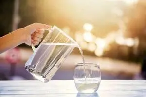 تاثیر زمان‌بندی نوشیدن آب بر سلامتی