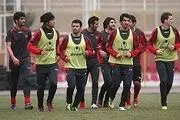 فهرست خروجی ها روی میز گل محمدی