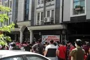 اعتراض پرسپولیسی ها مقابل فدراسیون فوتبال/ شعار علیه عزیزی خادم