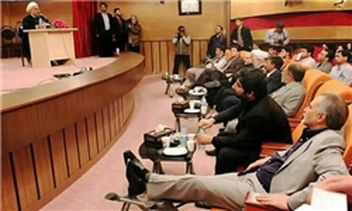 ماجرای مدل عجیب نشستن برادر رئیس جمهور+تصاویر