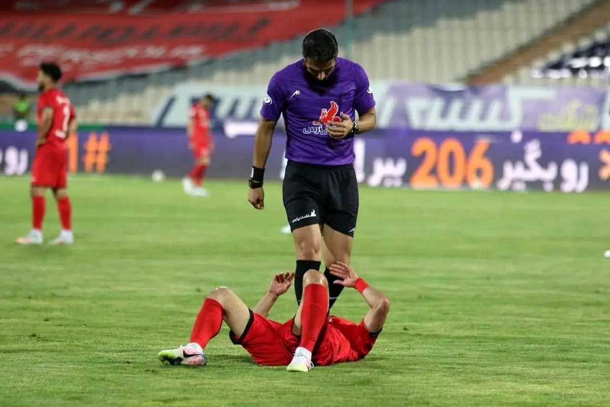 علت استفاده داور بازی پرسپولیس و تراکتور از ایرپاد