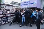 حضور هواداران و دوستان مرحوم اولادی در بیمارستان شهدای تجریش/گزارش تصویری
