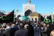 حضور پر شور مردم در مراسم عزاداری امام رضا (ع)/گزارش تصویری