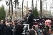 همخوانی مردم در تشییع همایون‌ خرم + فیلم
