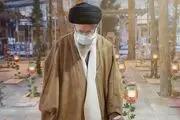لحظاتی از زیارت رهبر انقلاب از مزار شهدا+فیلم