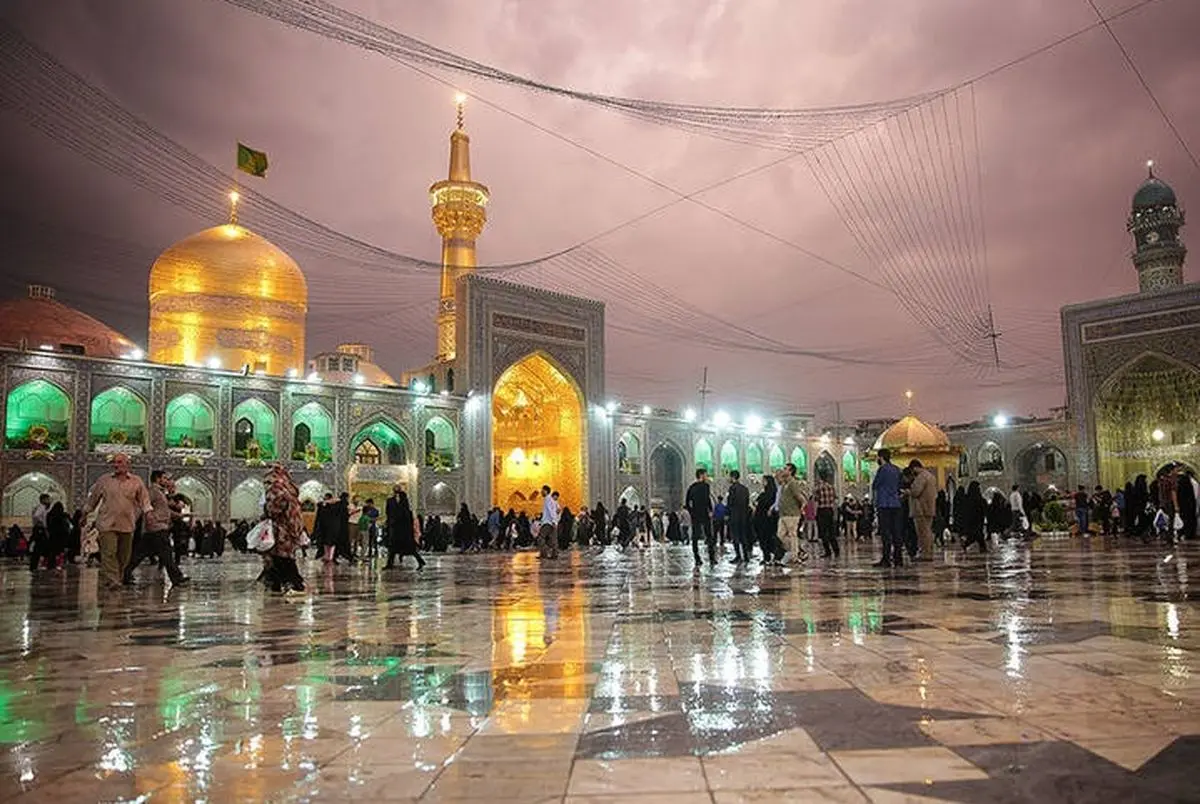 تصاویری ناب از بارش رحمت الهی در حرمِ یار