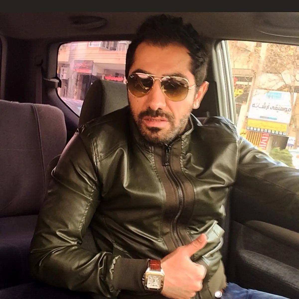 علاقه زیاد پرسپولیسی سابق به عکس با ماشین / تصاویر