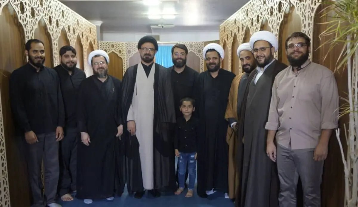 دیدار ابوذر روحی خواننده سلام فرمانده با جمعی از علمای قم