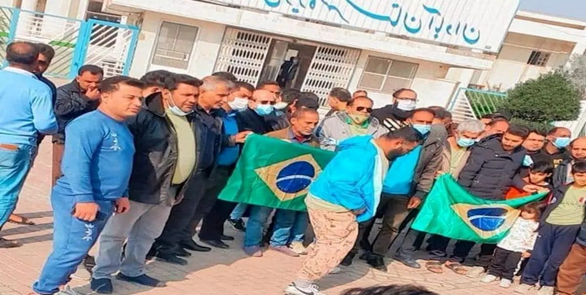 تجمع هواداران صنعت نفت مقابل فرمانداری آبادان+ عکس