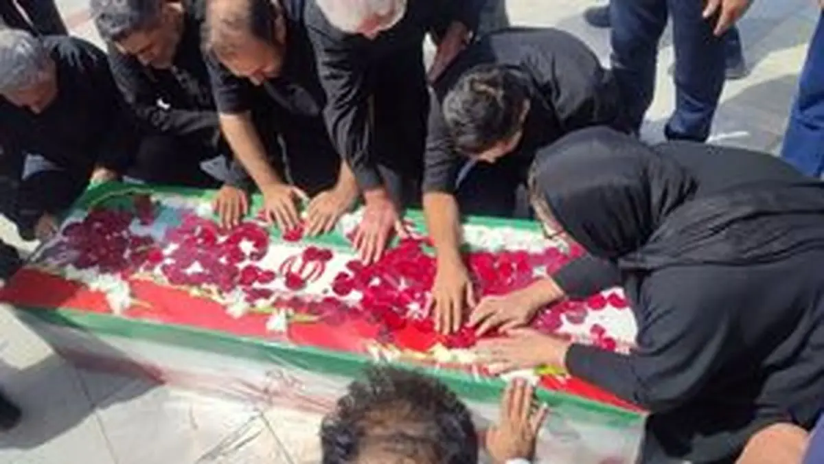 پیکر دکتر عبدالحمید مینوچهر به خاک سپرده شد