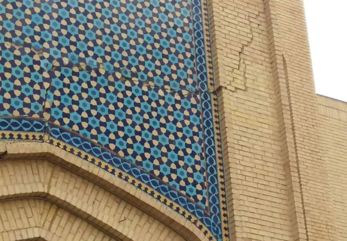 دیوار بازار رضا ترک خورد+ عکس