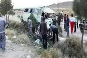 مجروحیت ۱۵ نفر در حادثه واژگونی مینی بوس در محور آبگرم محلات+تصاویر