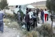 مجروحیت ۱۵ نفر در حادثه واژگونی مینی بوس در محور آبگرم محلات+تصاویر