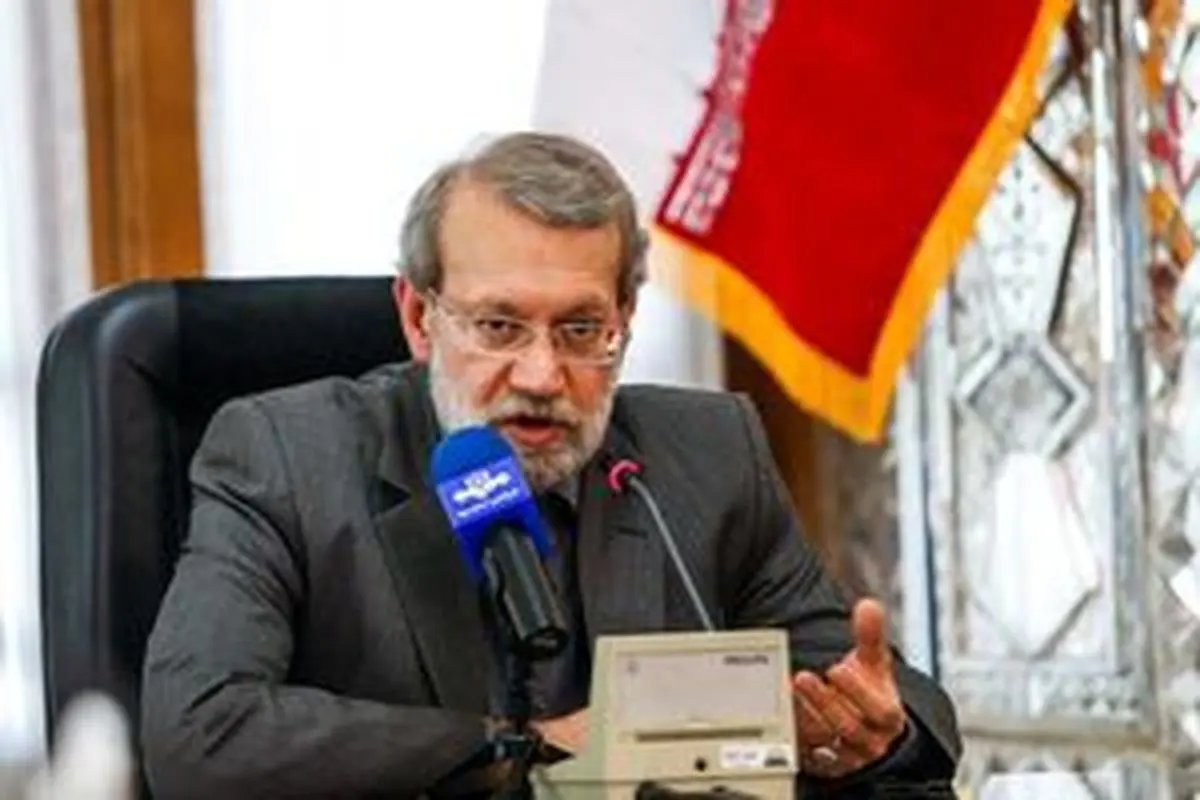 لاریجانی: دولت نباید در مسائل اقتصادی دخالت کند