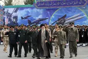 رهبرانقلاب: دنیا بر روی نیروهای مسلح ایران حساب باز می‌کند