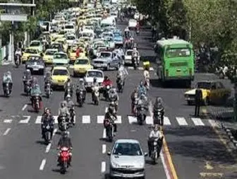 فاصله راکبین موتورسیکلت با قانون و معضل انضباط شهری در تاکستان