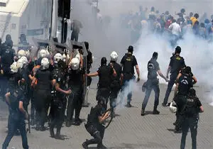 سرکوب کردن تظاهرات کنندگان در ترکیه با گاز اشک آور