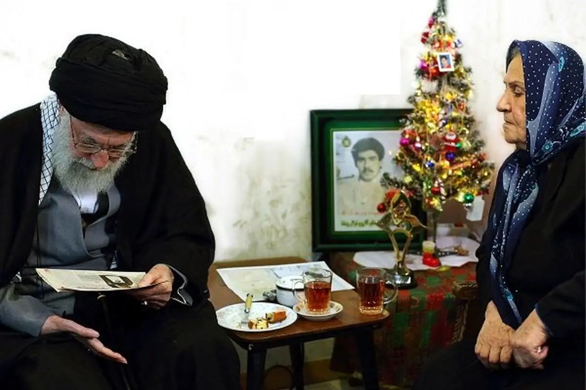 رهبر انقلاب در منزل خانواده شهدای مسیحی حضور یافتند