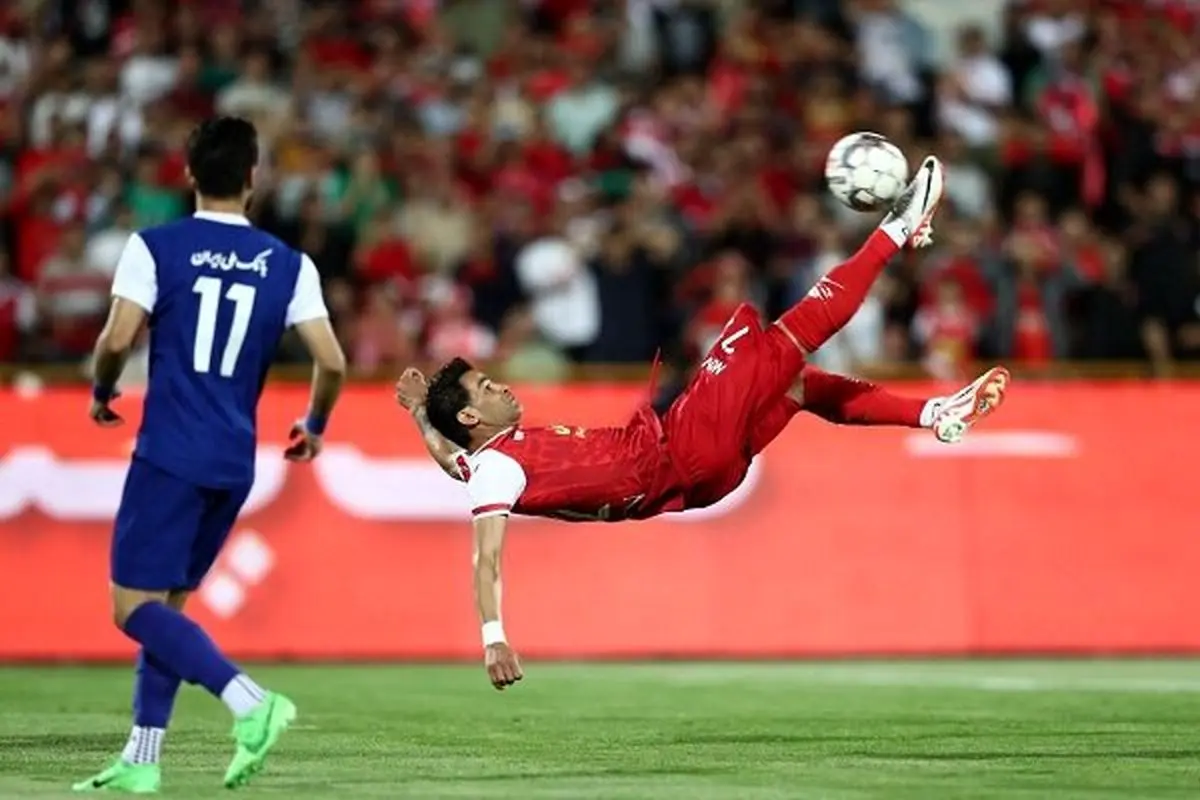 مهاجم پرسپولیس یک فصل دیگر ماندگار شد