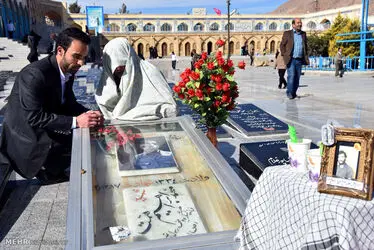 سفره عقد بر سر مزار شهید همت