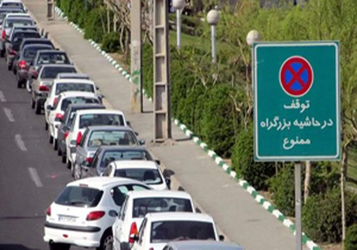 اقدام جالب پلیس برای تابلوهای راهنمایی و رانندگی در وقت نماز