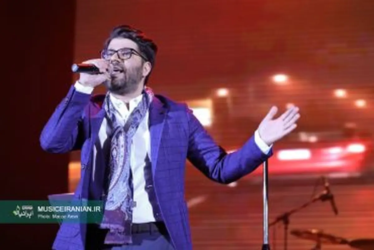 خواننده معروف برای آتش نشانان خواند