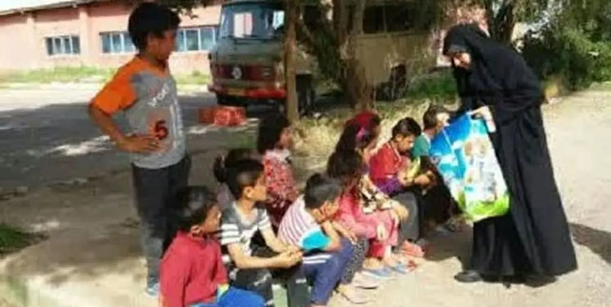 زنان بسیجی در مناطق سیل زده چه می‌کنند؟