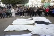 حفر گورهای جمعی برای دفن قربانیان غزه
