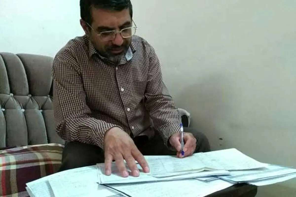 معلمی که دنبال حلالیت طلبیدن از دانشآموزانش است