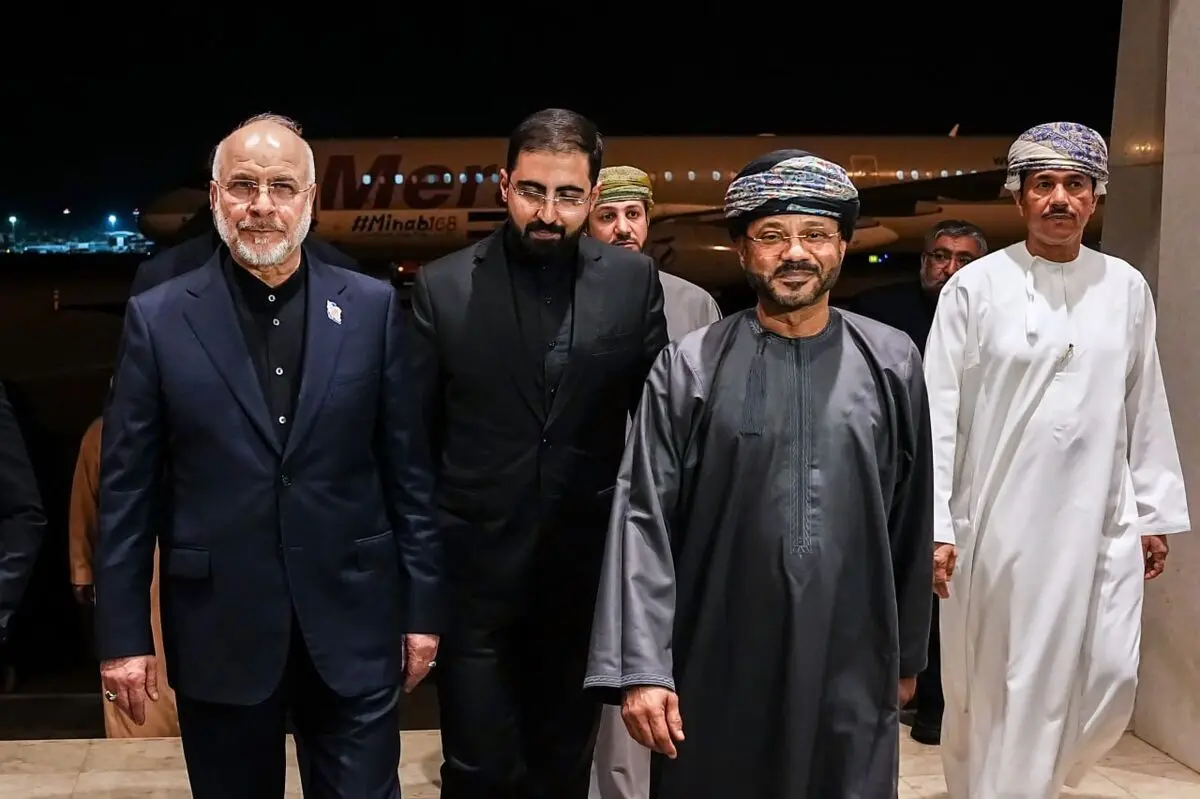  استقبال از قالیباف در بدو ورود به عمان 