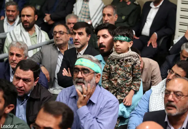 دیدار پیشکسوتان و فعالان دفاع مقدس و مقاومت با رهبر انقلاب/گزارش تصویری