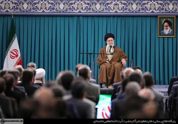 دیدار جمعی از تولیدکنندگان و فعالان اقتصادی با رهبر انقلاب/گزارش تصویری