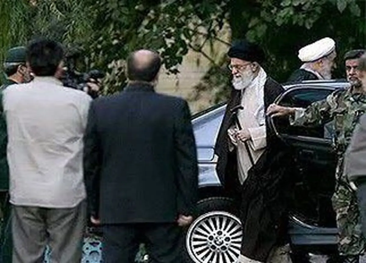چرا رهبر انقلاب سوار ماشین خارجی شدند؟ +فیلم