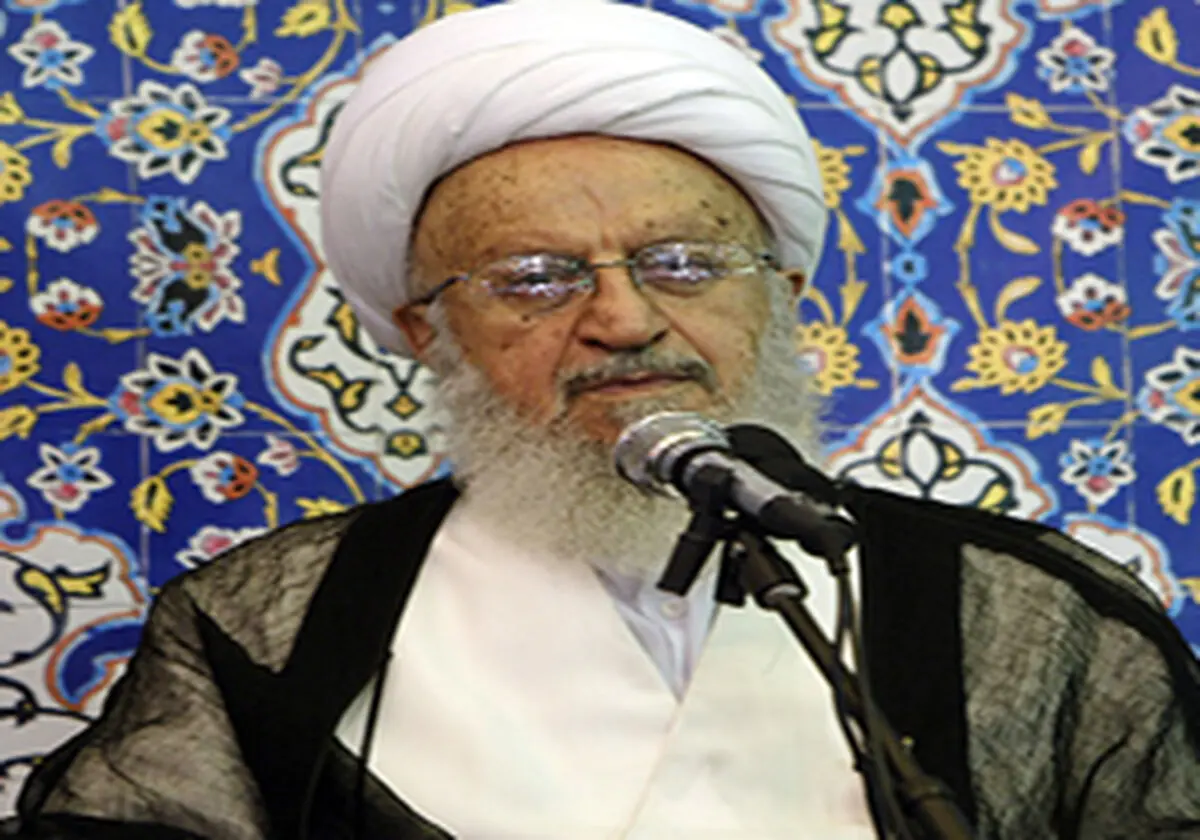 
واکنش آیت‌الله مکارم شیرازی به قانون منع ورود اتباع مسلمان به آمریکا
