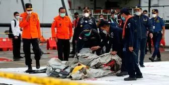 بخش‌هایی از اجساد سرنشینان هواپیمای اندونزی پیدا شد