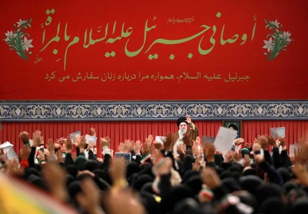 حضور بانوان با لباس محلی در دیدار رهبری +عکس