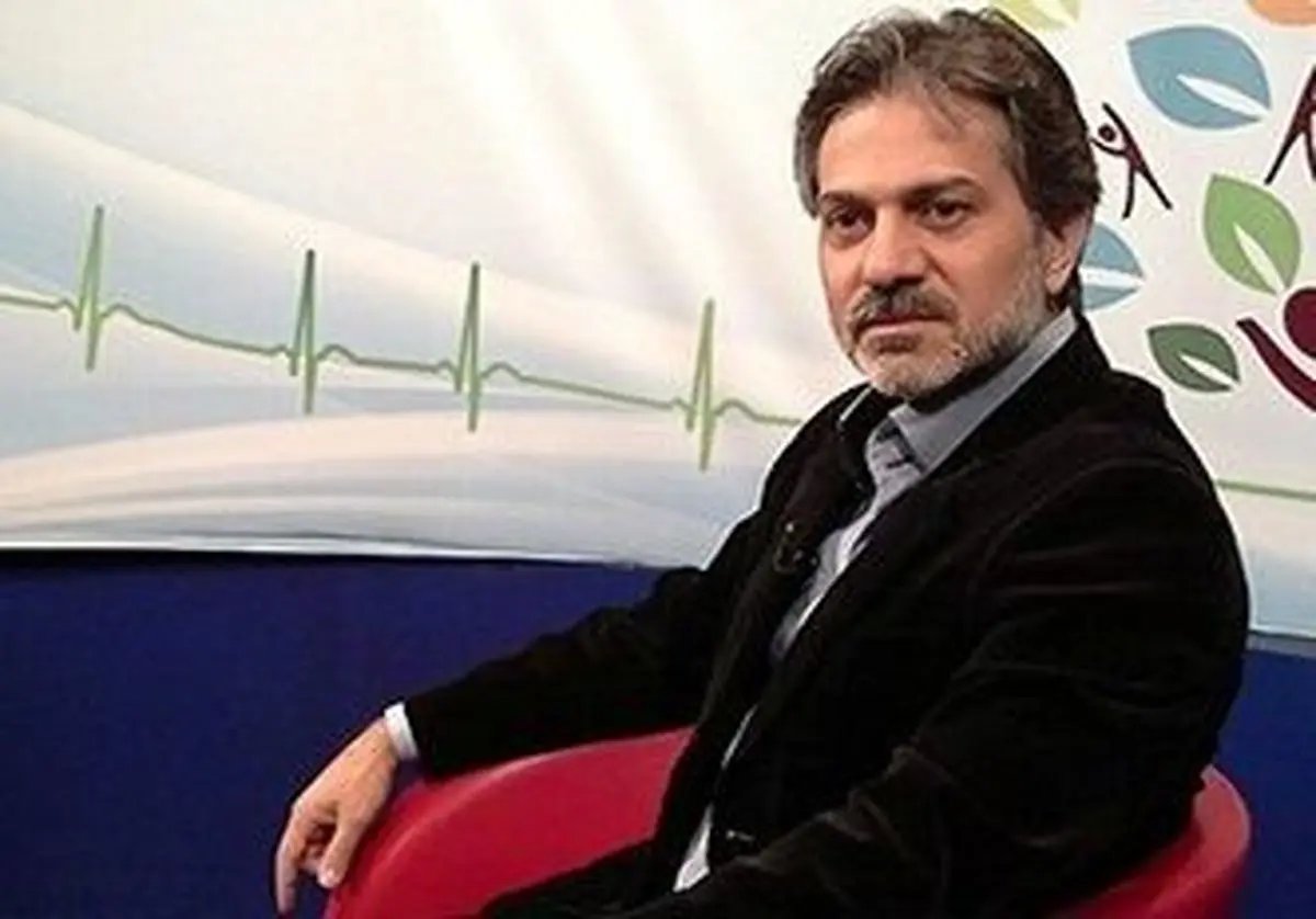 آقای مجری و همسرش سوار بر ماشین لاکچری/ عکس