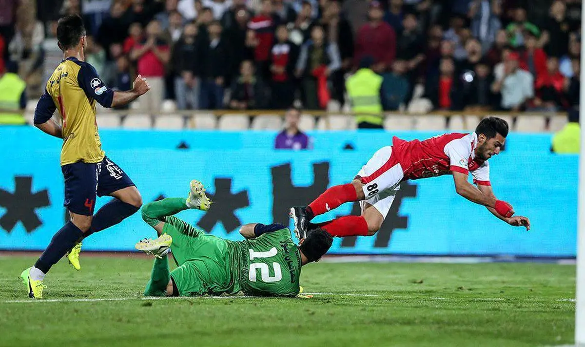 دست هافبک پرسپولیس در گچ