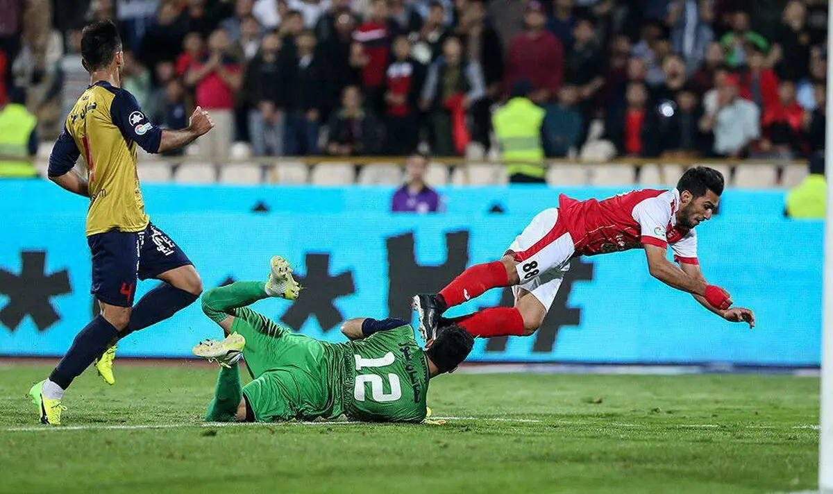 دست هافبک پرسپولیس در گچ
