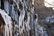 نمایی زیبا از آبشار یخ‌زده