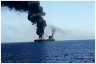 جنگ در باب المندب | انفجار یک کشتی با موشک