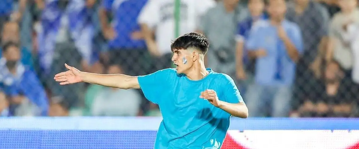 حمله هوادار استقلال به زمین؛ مأموران مانع رسیدن او شدند+ عکس
