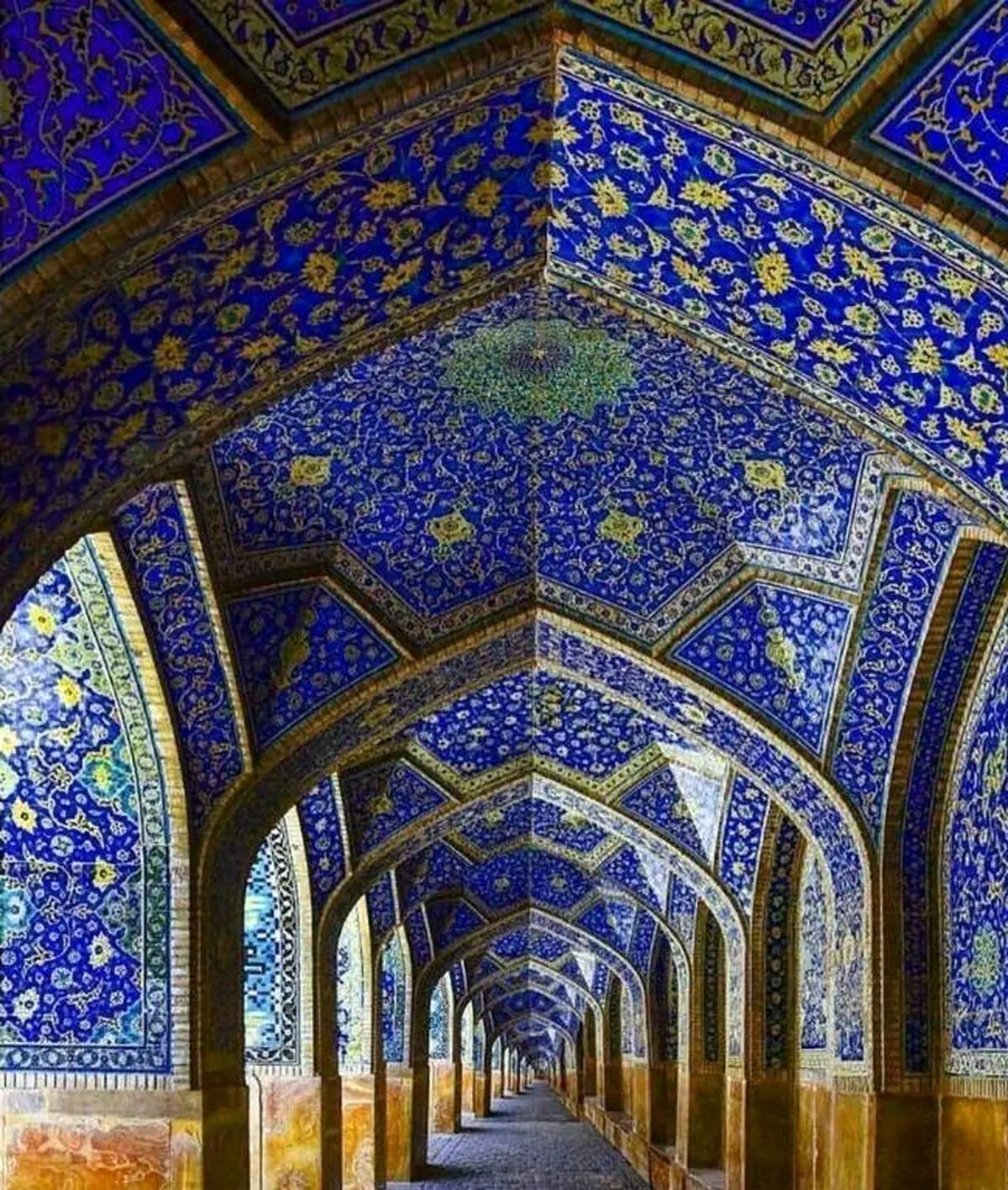 شاهکار کاشیکاری و توازن در اصفهان/ عکس